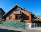 Haus außen - (KI optimiert) - 2 -Zimmer Wohnung mit Balkon in Hallwang