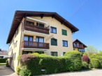 Haus vorne außen - 2.5 Zimmer Wohnung mit Balkon in Fürstenbrunn